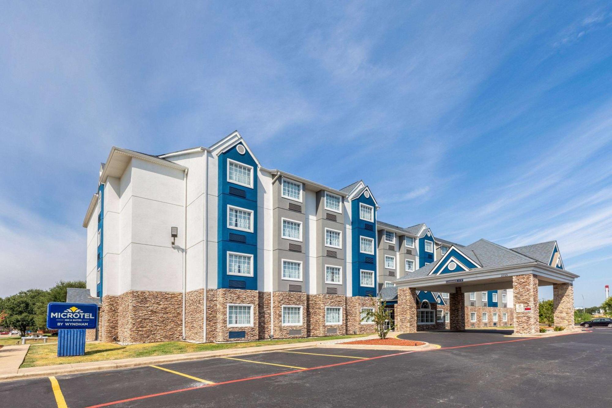 Microtel Inn & Suites By Wyndham Bossier City Exterior photo