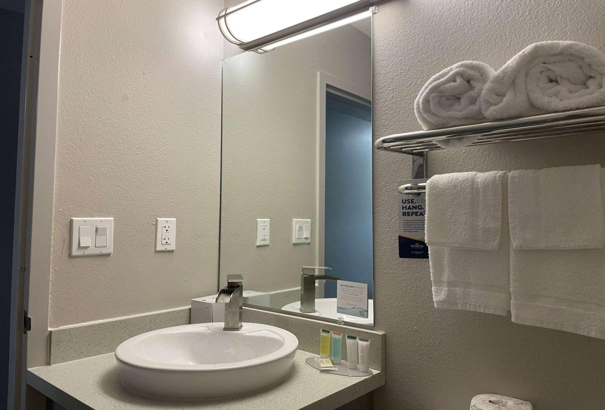 Microtel Inn & Suites By Wyndham Bossier City Exterior photo